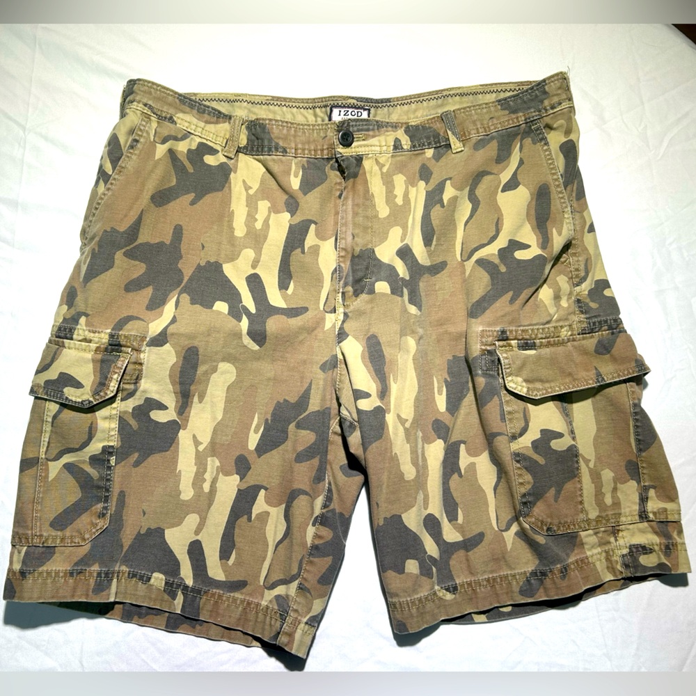 IZOD Men's Camouflage Cargo Shorts - 40 - Camo Baggy